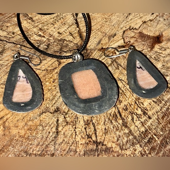 Peach Moonstone Crystal Pendant & Earrings - Picture 3 of 4